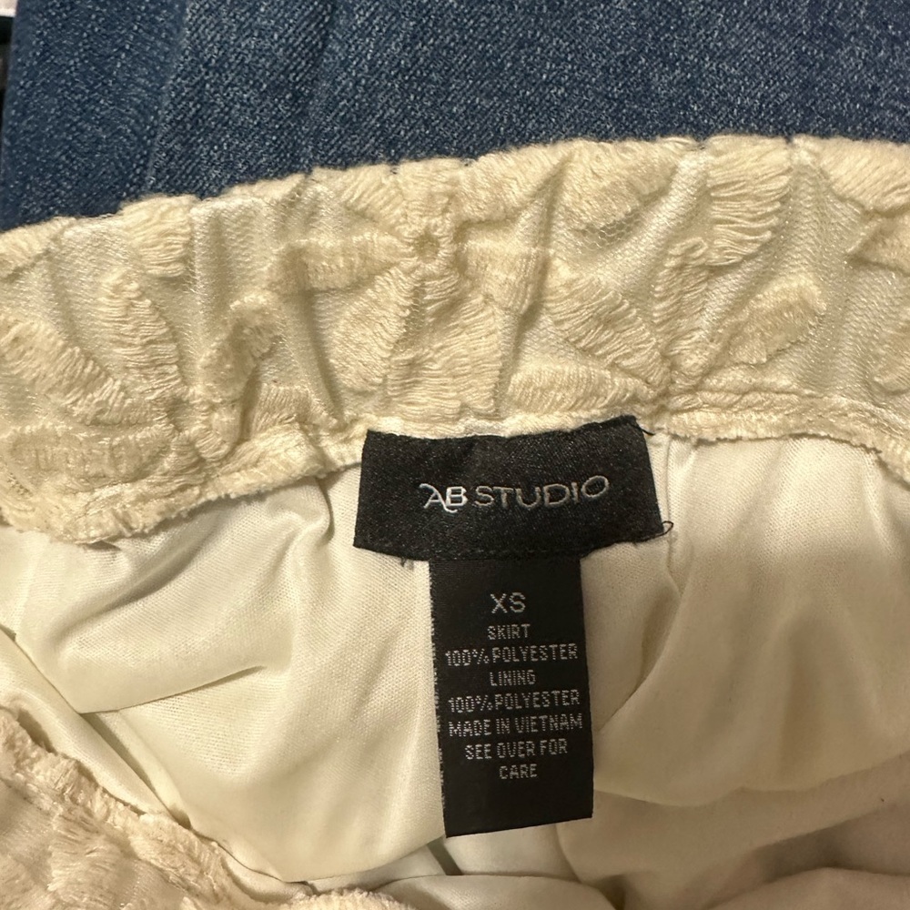 Skirt - Picture 2 of 2